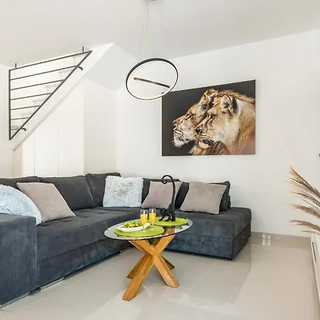 3 Bedroom Nice In *